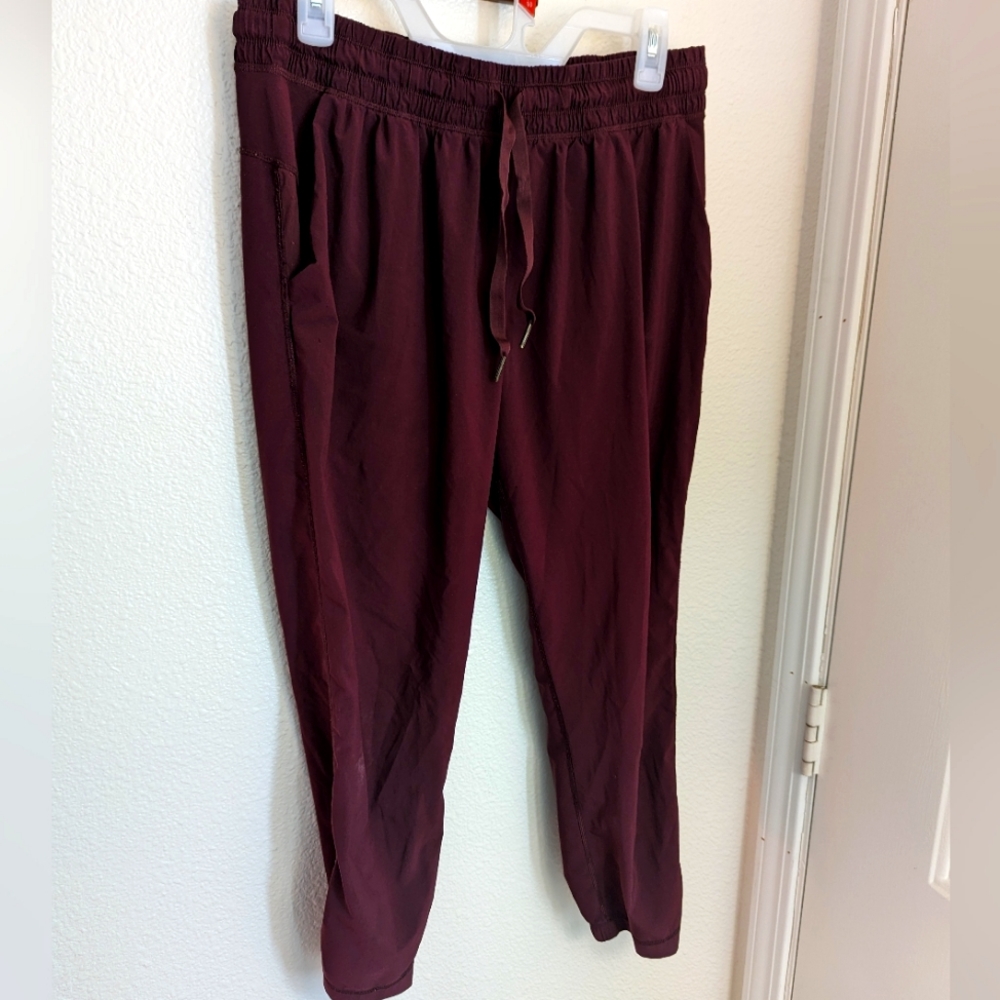 Lululemon 3/4 Length Jogger in Maroon